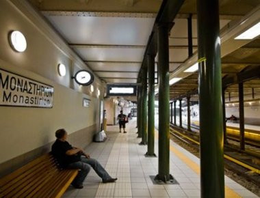 Τηλεφώνημα για ύποπτο σάκο στον Ηλεκτρικό στο Μοναστηράκι - Είχε μέσα ρούχα